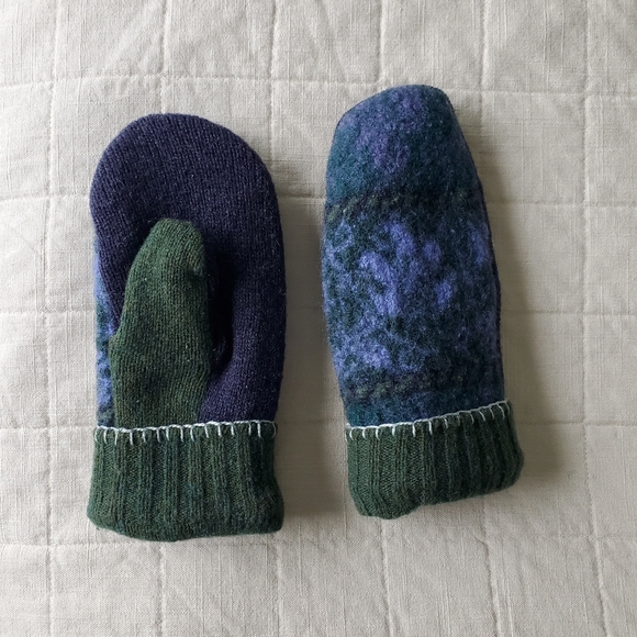 Vintage Handmade Wool Mittens - Picture 2 of 11